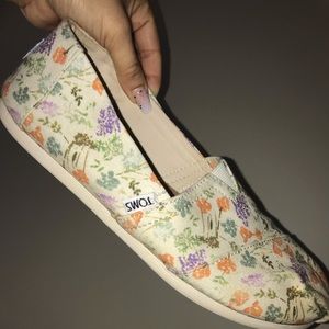 Floral Slip on TOMS.